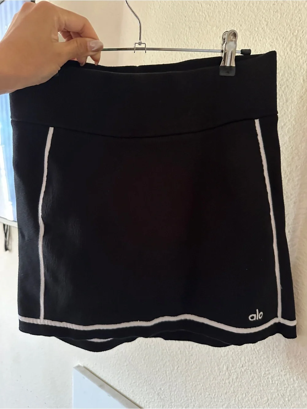 Alo yoga Ribbed Sweater Knit Highline Mini Skirt - Black/White size M